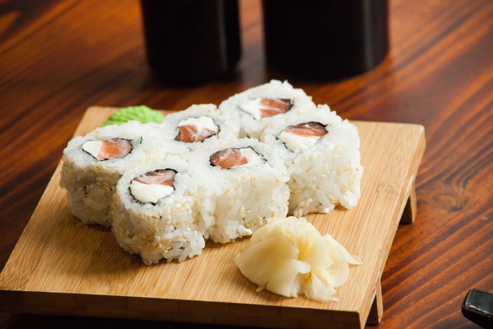 Sake philadelphia roll